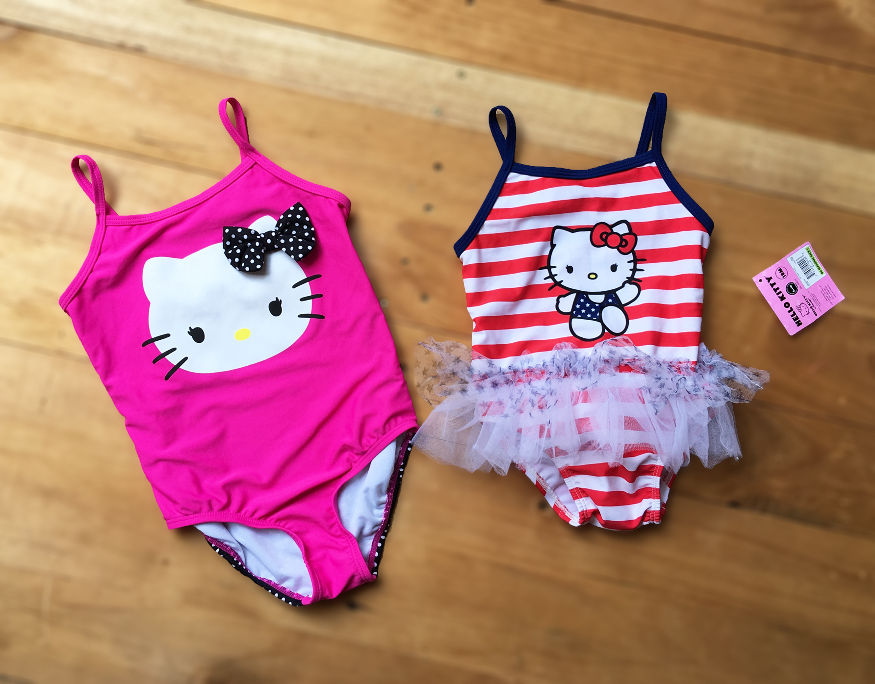 Áo bơi bé gái, Hello Kitty hiệu George, xuất xịn, made in cambodia.
